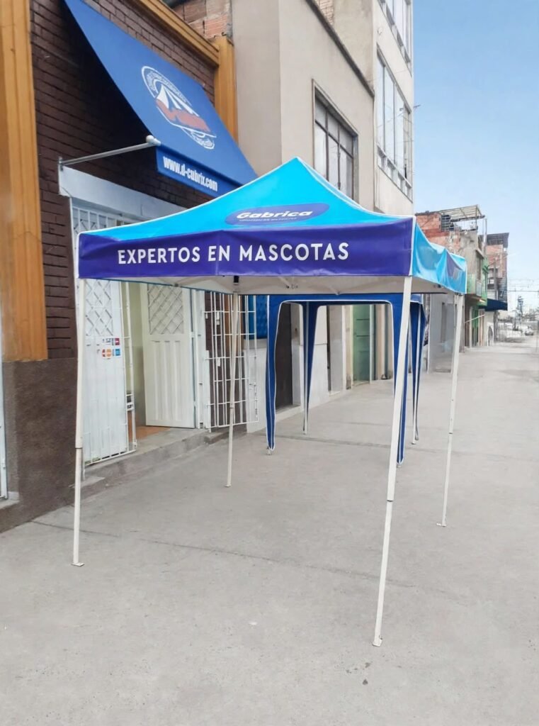 Kiosco publicitario y carpa con impresión de marca en Bogotá - Carpas De Cubrir