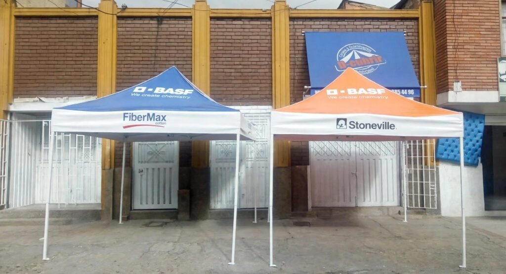 Kiosco publicitario y carpa con impresión de marca en Bogotá - Carpas De Cubrir