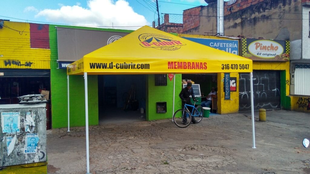 Kiosco publicitario y carpa con impresión de marca en Bogotá - Carpas De Cubrir