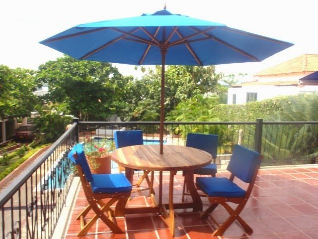 Parasol tipo sombrilla para terraza y restaurante en Bogotá - Carpas De Cubrir