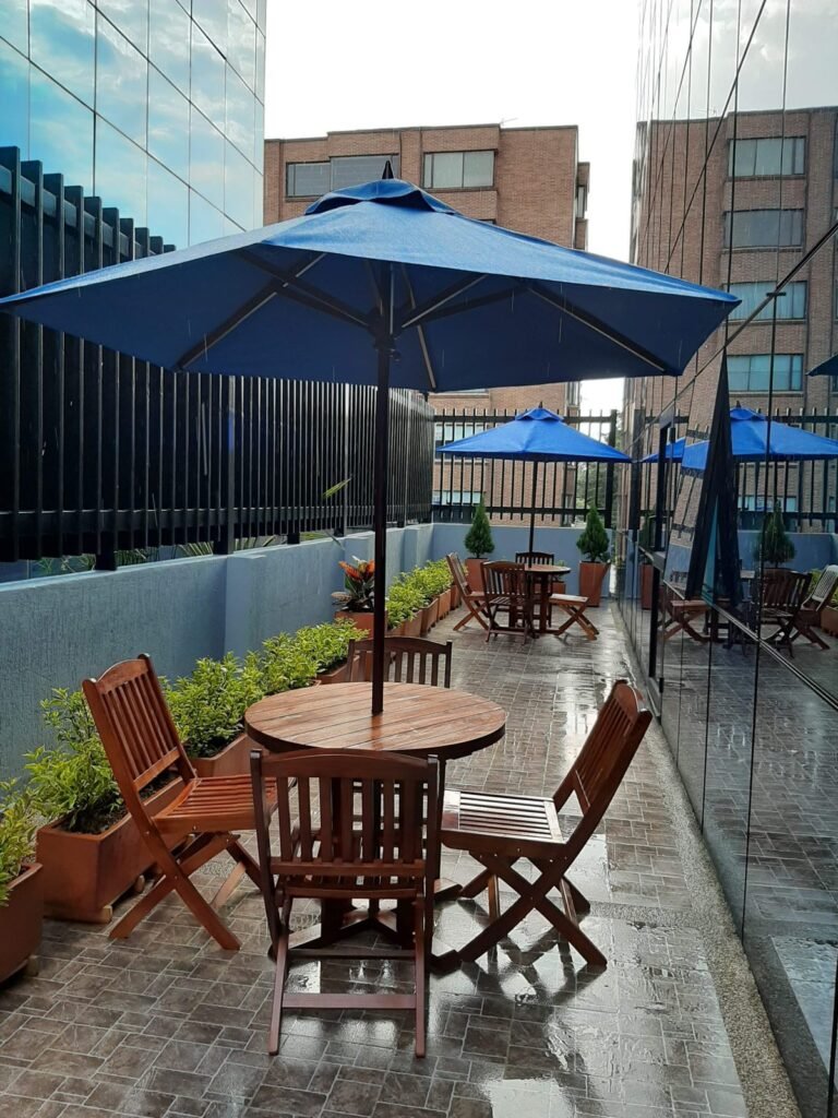 Parasol tipo sombrilla para terraza y restaurante en Bogotá - Carpas De Cubrir