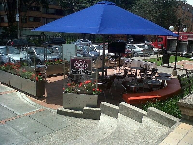 Parasol tipo sombrilla para terraza y restaurante en Bogotá - Carpas De Cubrir