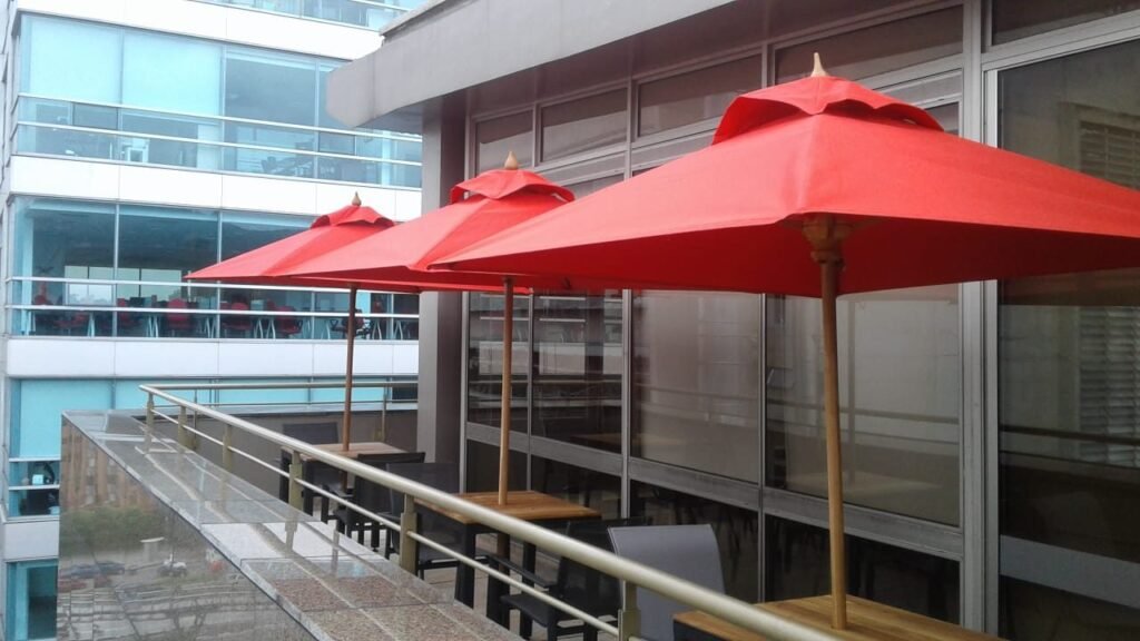 Parasol tipo sombrilla para terraza y restaurante en Bogotá - Carpas De Cubrir