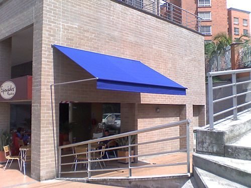 Toldo fijo o parasol de fachada para local comercial en Bogotá - Carpas De Cubrir