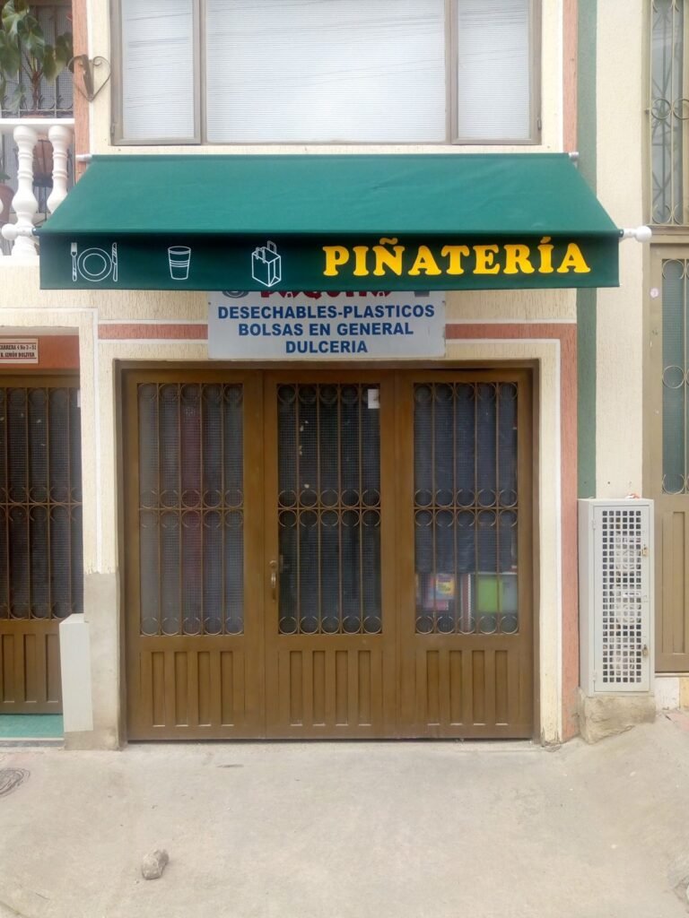 Toldo fijo o parasol de fachada para local comercial en Bogotá - Carpas De Cubrir