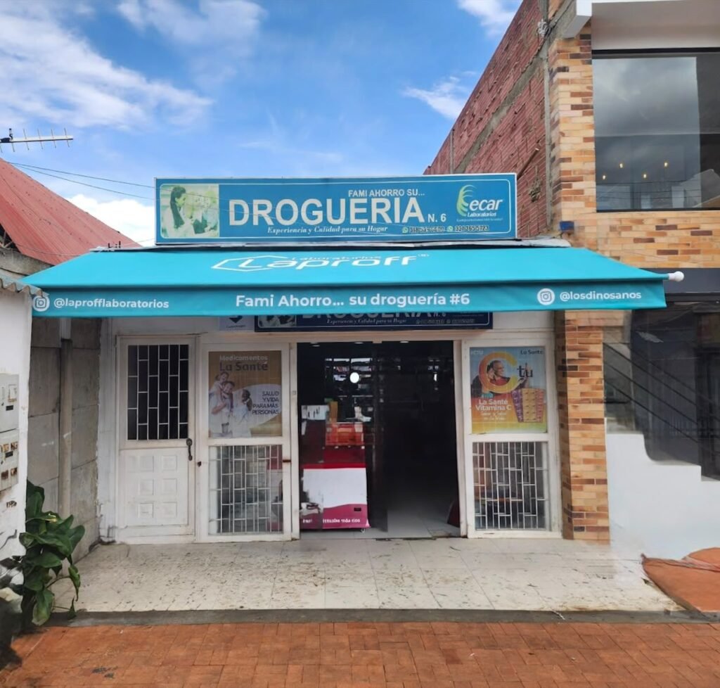 Toldo fijo o parasol de fachada para local comercial en Bogotá - Carpas De Cubrir