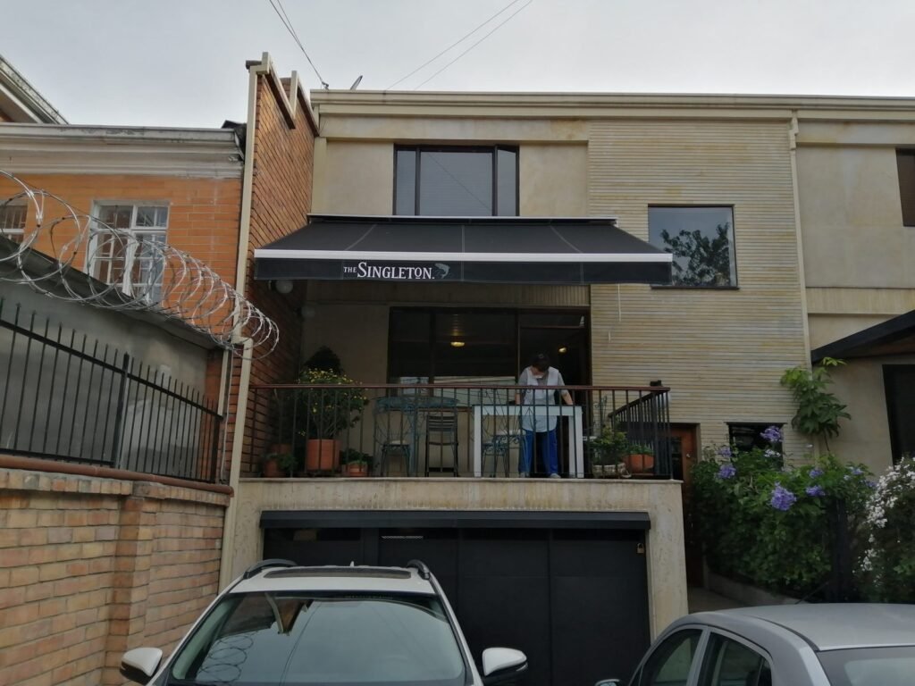 Toldo retráctil de brazos invisibles para terraza en Bogotá - Carpas De Cubrir